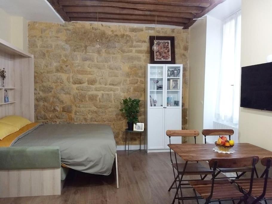Impeccable & Typical In The Marais Apartment *